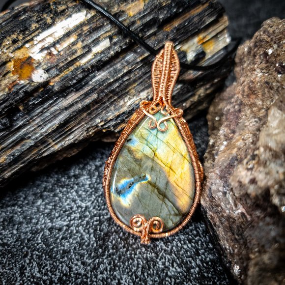 Hand Crafted Jewelry - Labradorite Pendant by Vailen